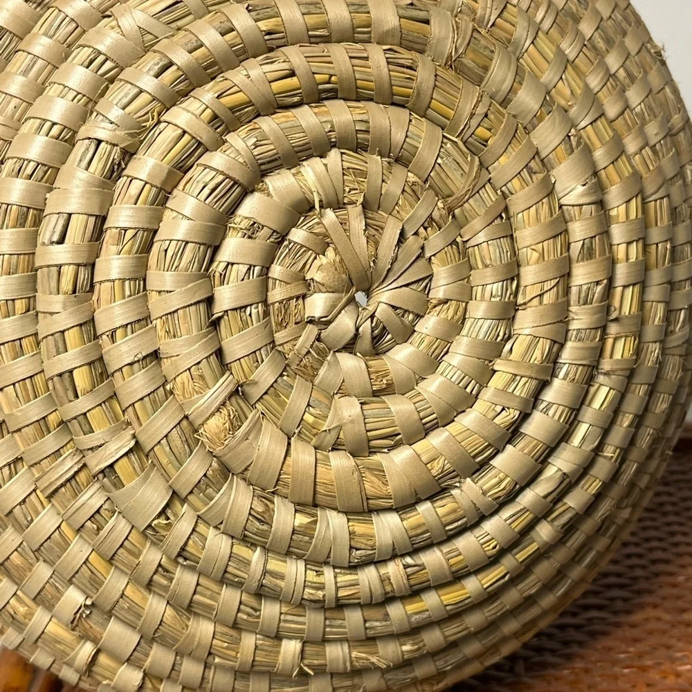 NEW PINE NEEDLE HAND WOVEN BASKET MADE IN GUATAMALA